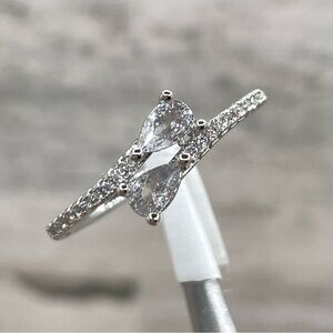 Beautiful Elegant Dainty Pear Round Cut White Diamond CZ Silver Plated Ring Band